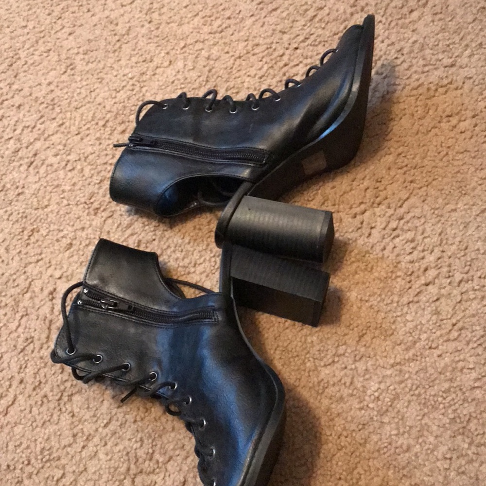 Heels - Picture 2 of 3